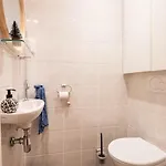 Capucineau - Excellent Location Apartament