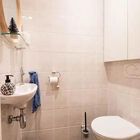 Capucineau - Excellent Location 아파트